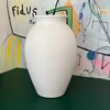 205. Stor vase. Mål: H: 30 cm, B:  13,5 cm. Pris: 499 kr.