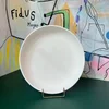 103. Mellem rundt fad. Mål: Ø: 27,5 cm, H: 5,5 cm. Pris: 399 kr.